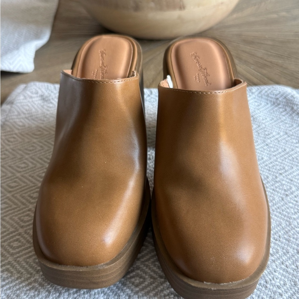 Women's Tan Leather Slip-On Clogs